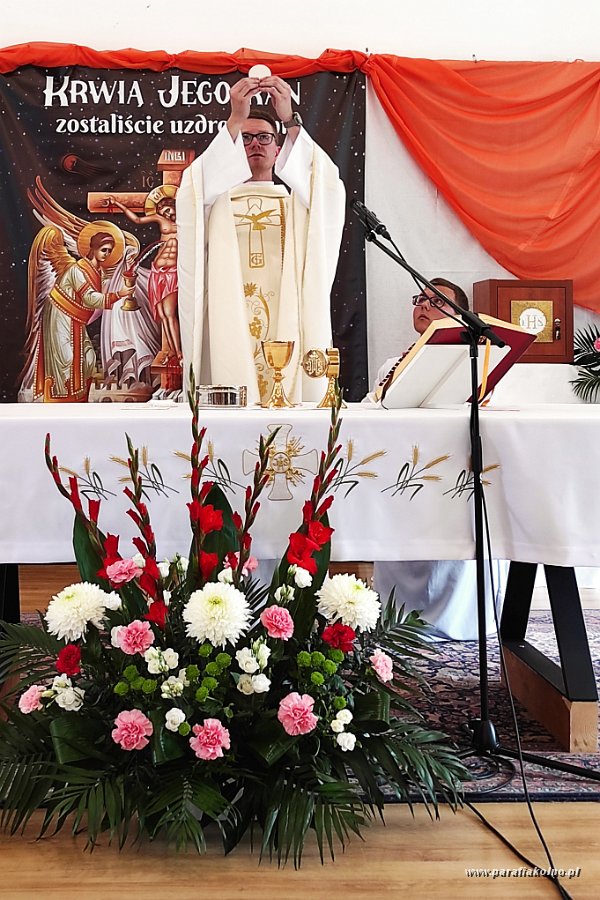 1-015 Pierwsza Eucharystia.jpg